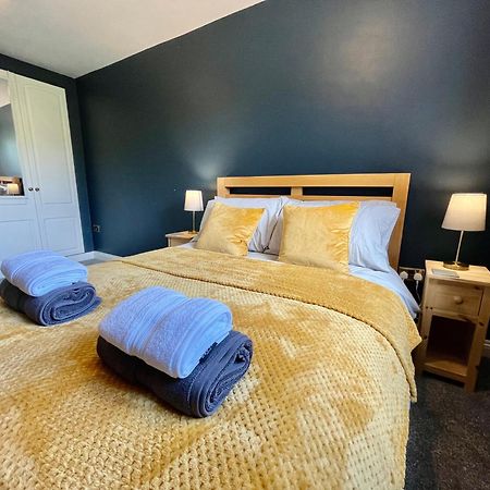 Large 5 Bed Detached House Near Stansted Airport With Parking For 2 Vehicles! Stansted Stays 스탠스테드마운트핏체트 외부 사진