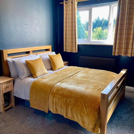 Large 5 Bed Detached House Near Stansted Airport With Parking For 2 Vehicles! Stansted Stays 스탠스테드마운트핏체트 외부 사진