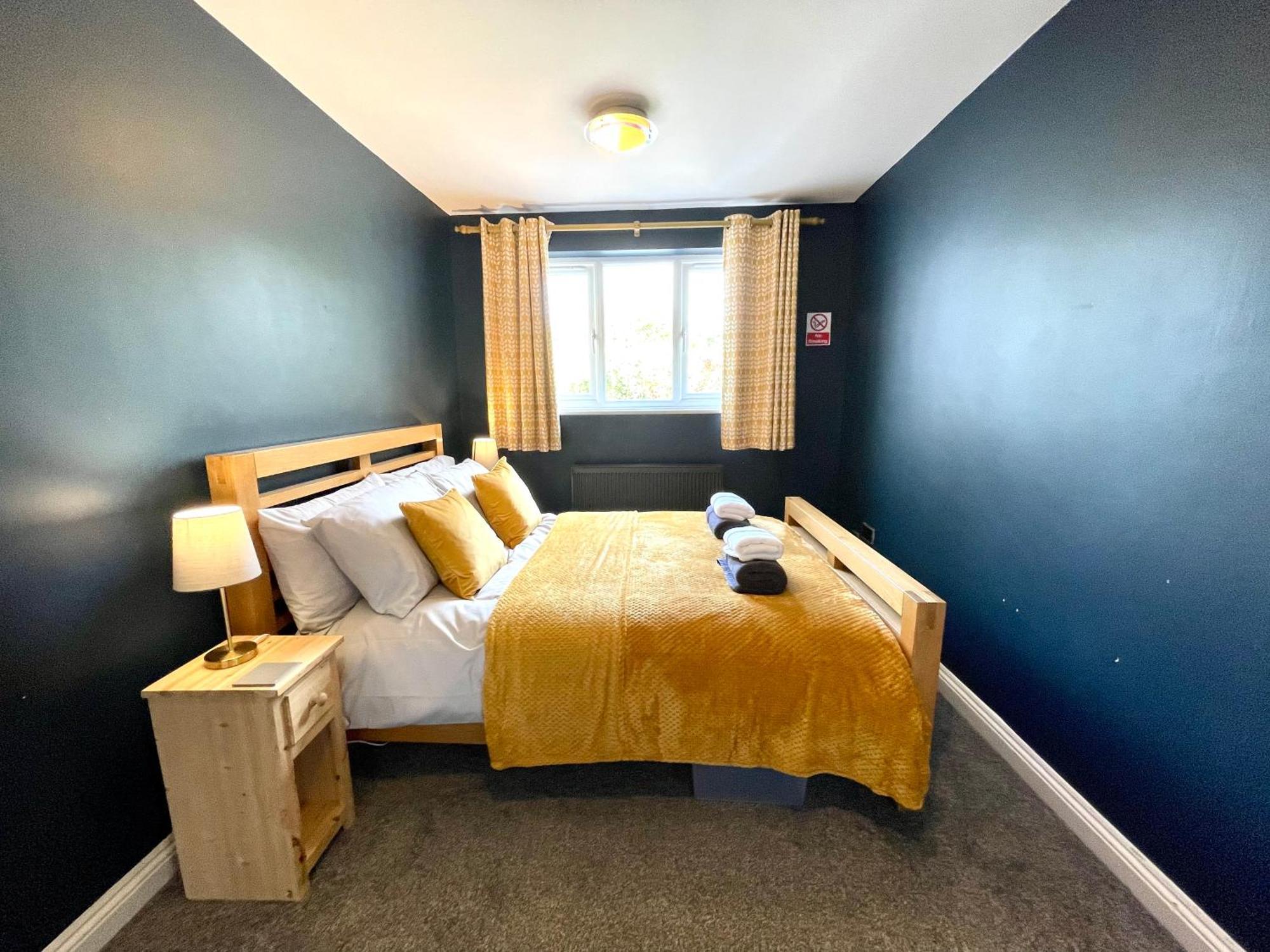 Large 5 Bed Detached House Near Stansted Airport With Parking For 2 Vehicles! Stansted Stays 스탠스테드마운트핏체트 외부 사진
