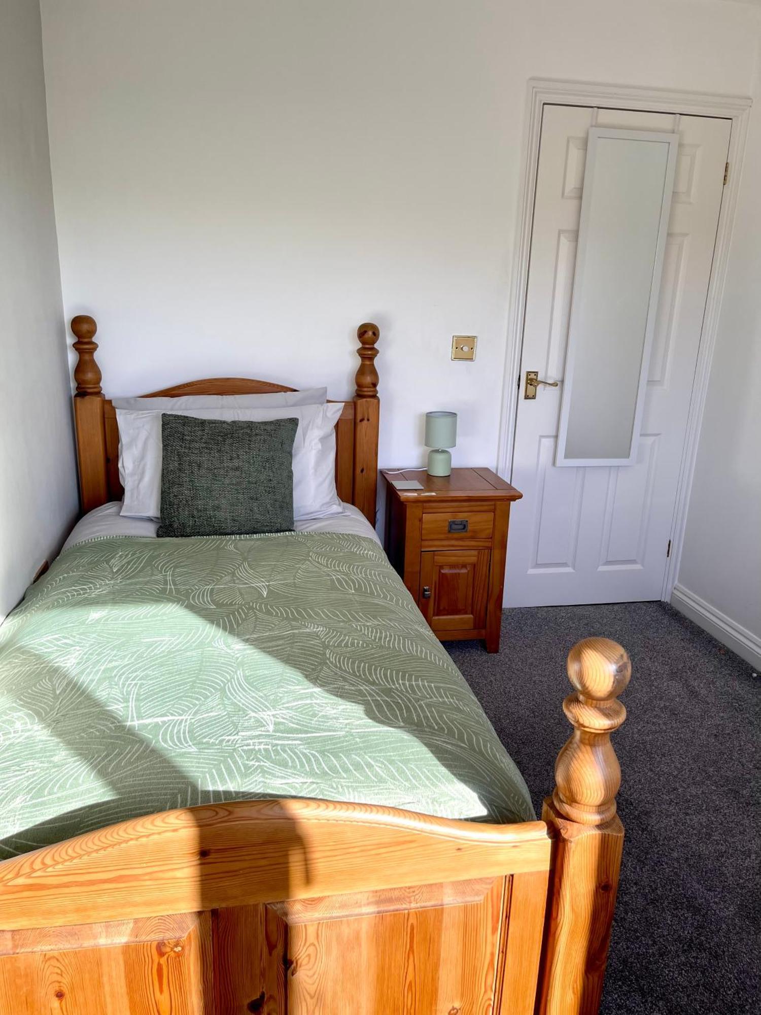 Large 5 Bed Detached House Near Stansted Airport With Parking For 2 Vehicles! Stansted Stays 스탠스테드마운트핏체트 외부 사진