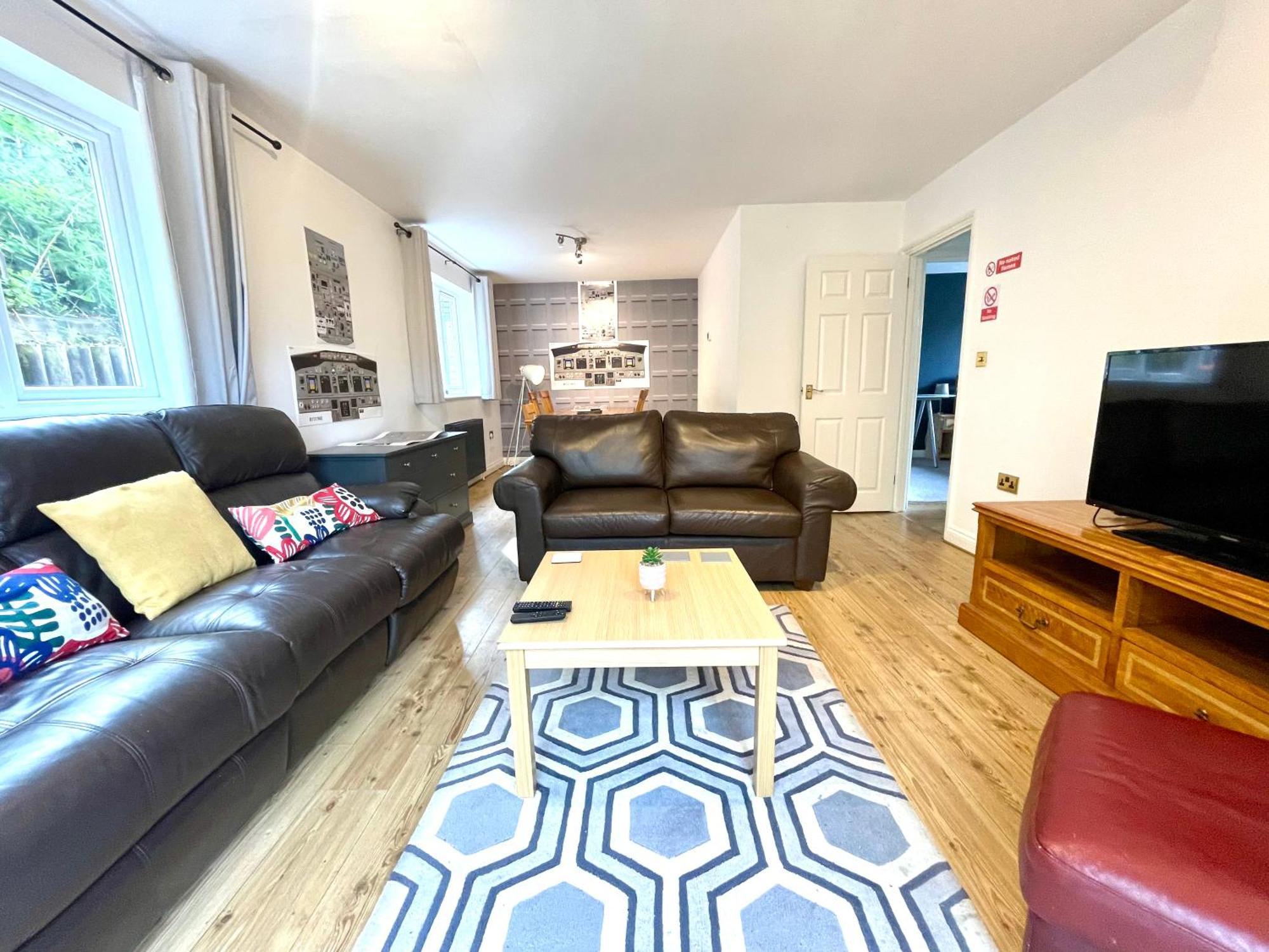 Large 5 Bed Detached House Near Stansted Airport With Parking For 2 Vehicles! Stansted Stays 스탠스테드마운트핏체트 외부 사진