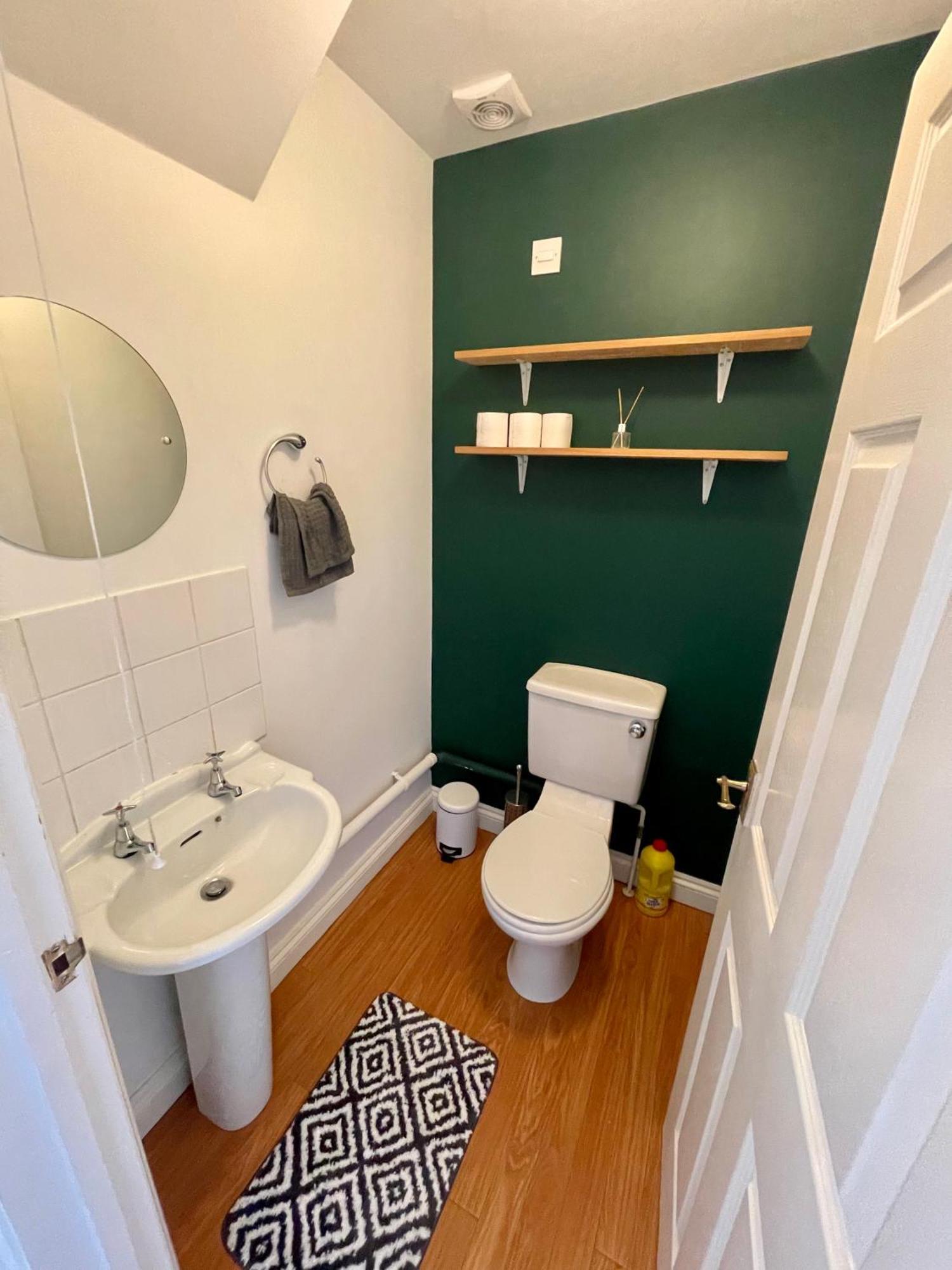 Large 5 Bed Detached House Near Stansted Airport With Parking For 2 Vehicles! Stansted Stays 스탠스테드마운트핏체트 외부 사진