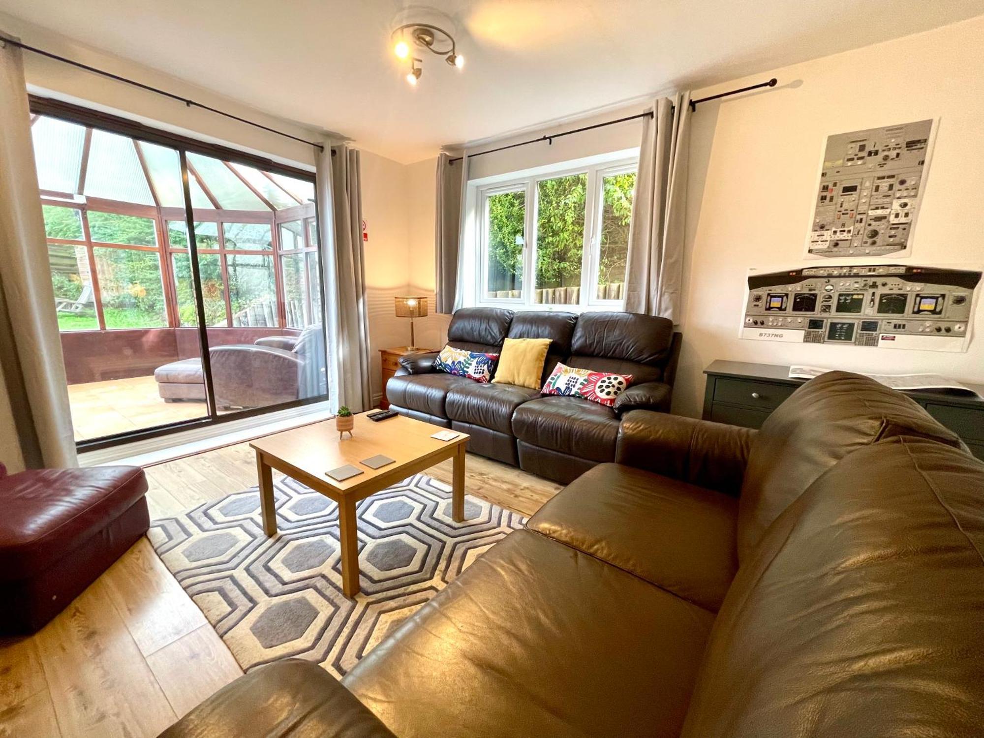 Large 5 Bed Detached House Near Stansted Airport With Parking For 2 Vehicles! Stansted Stays 스탠스테드마운트핏체트 외부 사진