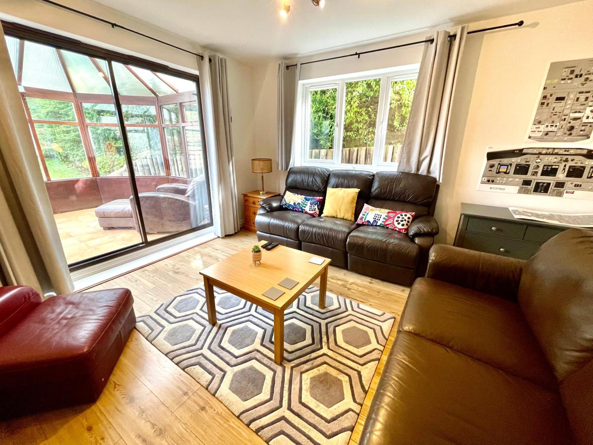 Large 5 Bed Detached House Near Stansted Airport With Parking For 2 Vehicles! Stansted Stays 스탠스테드마운트핏체트 외부 사진