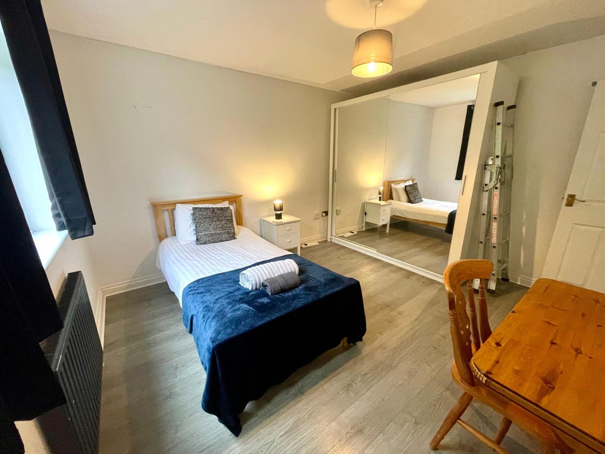 Large 5 Bed Detached House Near Stansted Airport With Parking For 2 Vehicles! Stansted Stays 스탠스테드마운트핏체트 외부 사진